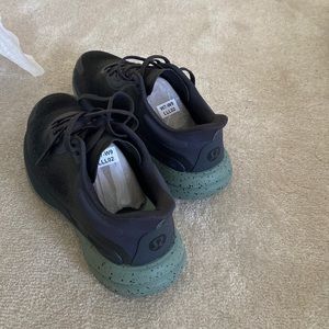 Lululemon W charge feel workout shoe. Almost new!